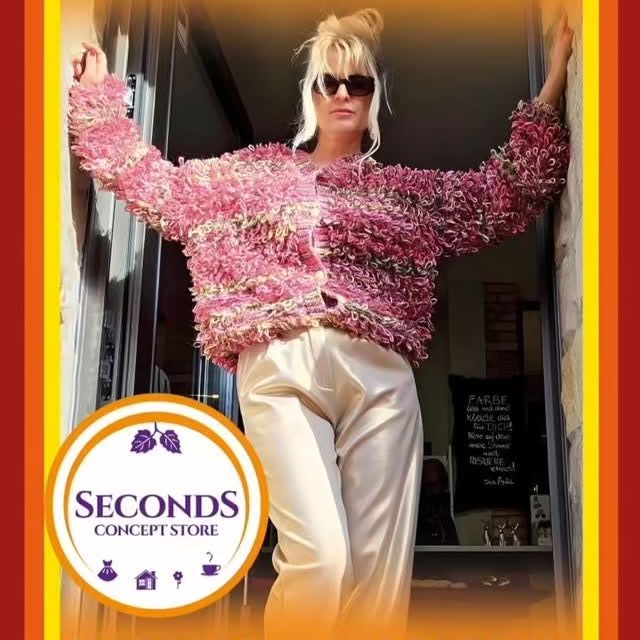 VERKAUFSOFFENER SONNTAG ☀️ am 7. Juni 2026 🌄🌸🪻von 13 - 18 Uhr 
 Um 14 Uhr 🕰 mit @seconds_concept_store in @freinsheim_ ✨️🎀MODENSCHAU🎀✨️

Seien Sie alle recht herzlich eingeladen zu unserer Modenschau 💃👯‍♂️💃👯‍♂️ und freuen Sie sich auf die aktuellen Summer Outfits verschiedener Markenlabels & Designs